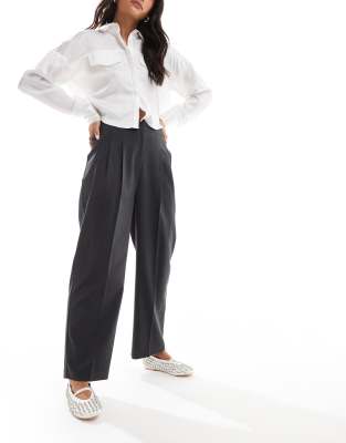 tailored barrel pants in charcoal-Gray