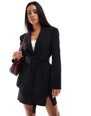 tailored belted blazer in black