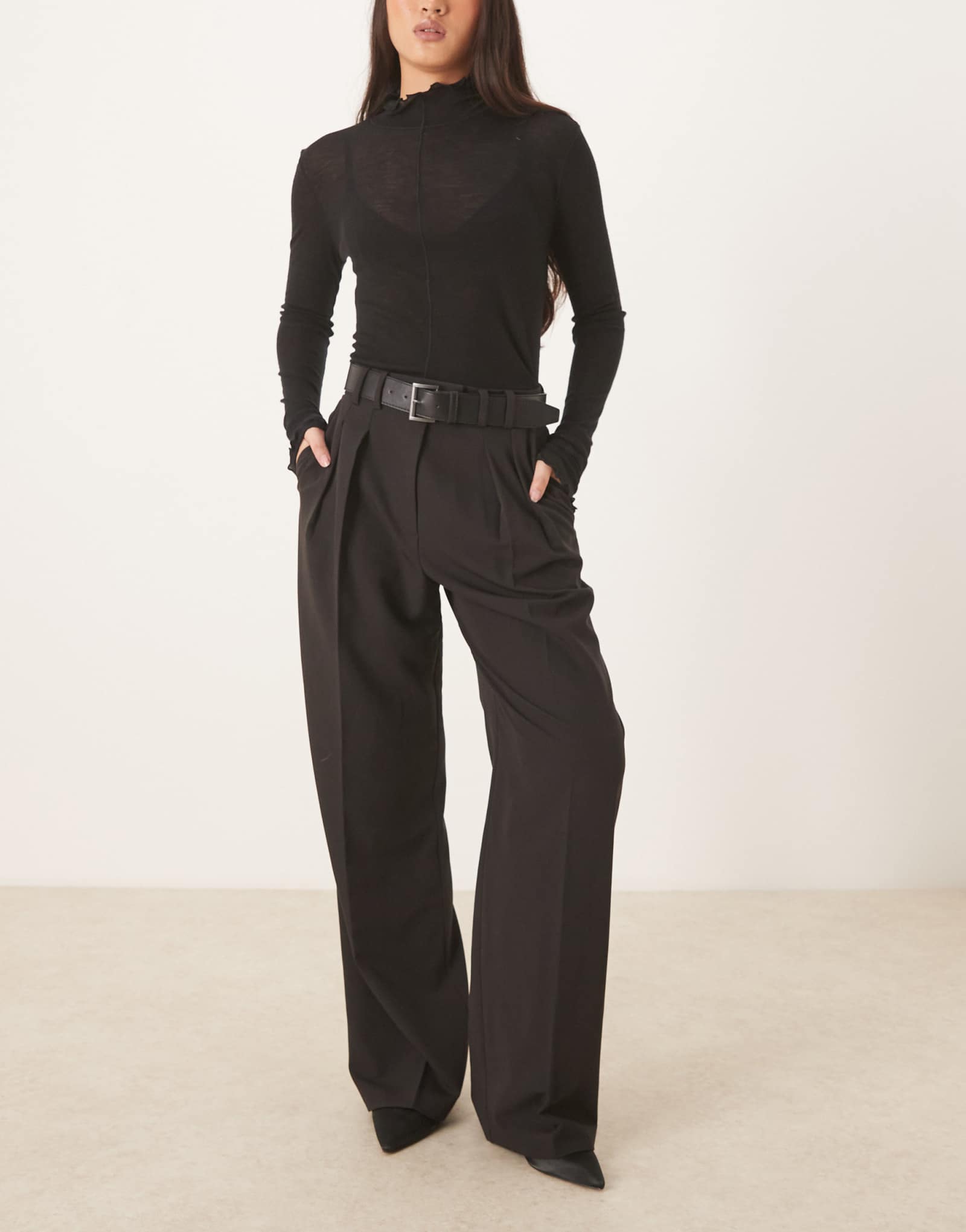 Широкие брюки ASOS DESIGN с поясом на заказ и складками черного цвета