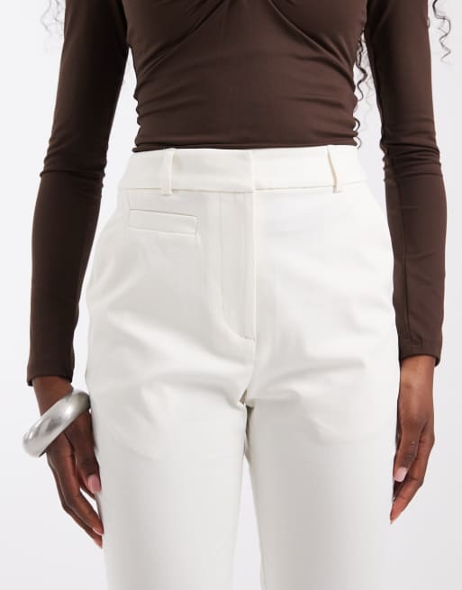 ASOS DESIGN tailored capri trousers in cream, 3 of 5