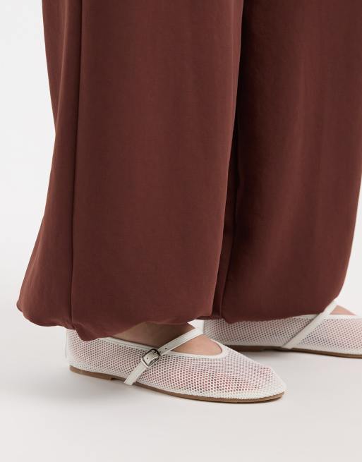 ASOS DESIGN tailored cuffed hem balloon pants in brown (part of a set), 4 of 5