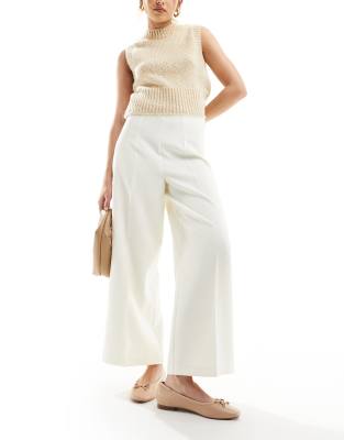 ASOS DESIGN ASOS DESIGN tailored culotte trousers in cream-White