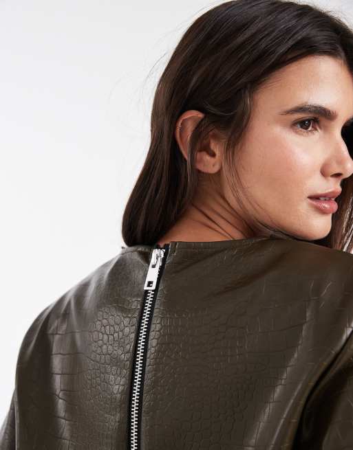 ASOS DESIGN tailored faux leather strong shoulder tee in olive croc, 3 of 4