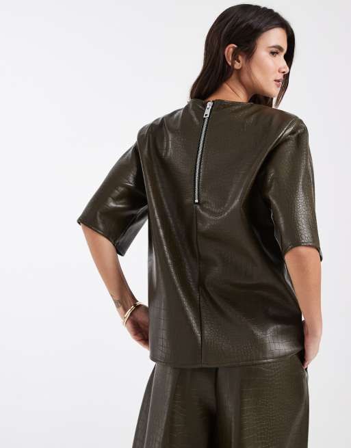 ASOS DESIGN tailored faux leather strong shoulder tee in olive croc, 4 of 4