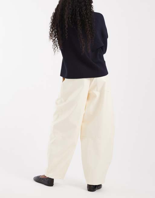ASOS DESIGN Tailored faux leather tapered trousers in cream, 3 of 5