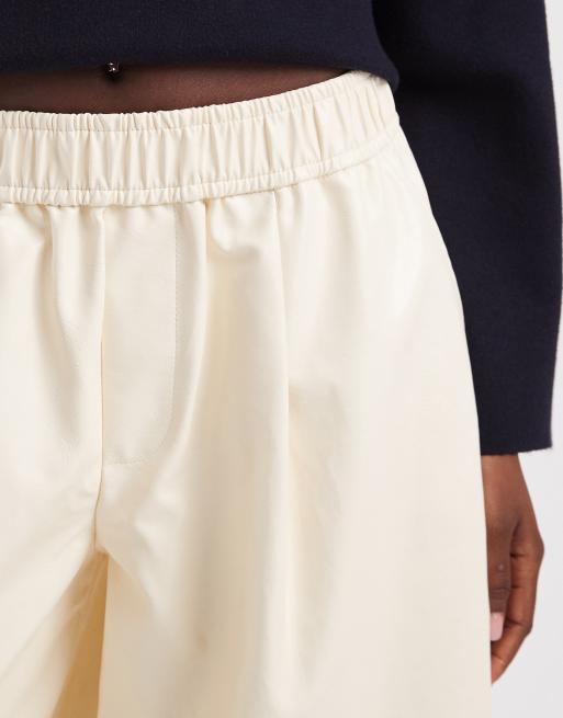 ASOS DESIGN Tailored faux leather tapered trousers in cream, 4 of 5