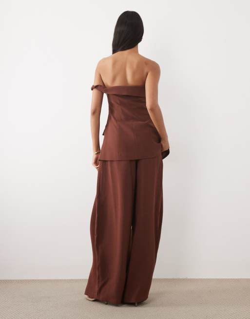 ASOS DESIGN Tailored floaty deep pleat horseshoe trousers in brown, 5 of 5