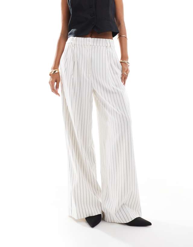 ASOS DESIGN - tailored high waist relaxed trousers in the white stripe