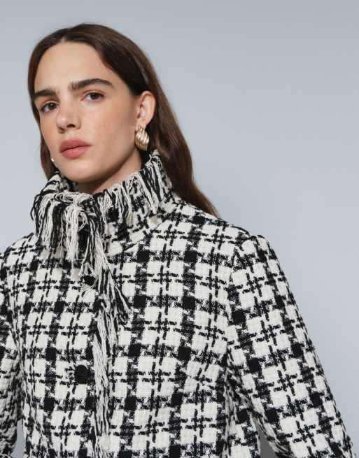 ASOS DESIGN Tailored houndstooth boucle fringe jacket in mono dogtooth, 3 of 4
