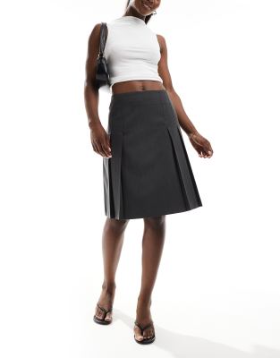 tailored knee length pleated midi skirt in gray-Black