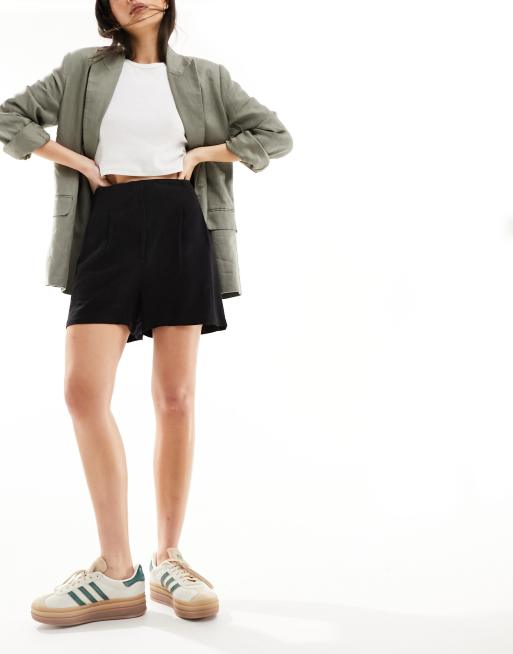 ASOS DESIGN tailored linen pleated shorts in black, 2 of 5