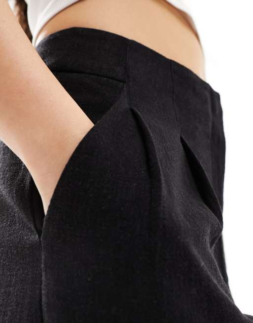 ASOS DESIGN tailored linen pleated shorts in black, 3 of 5