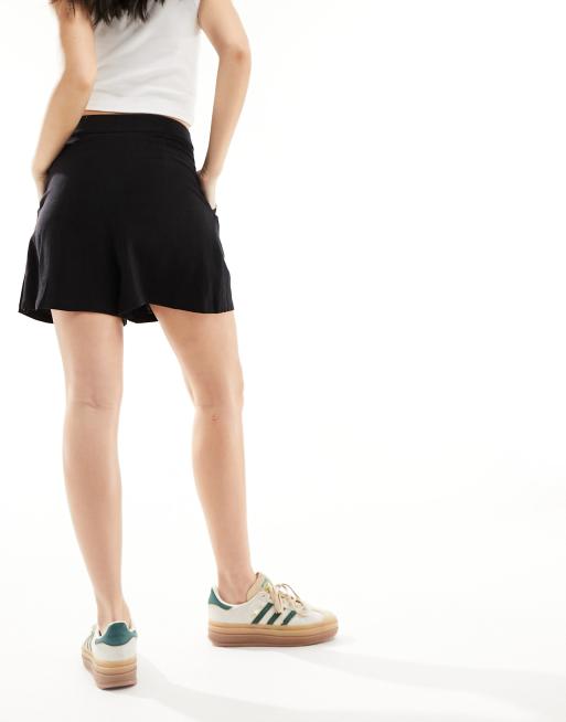 ASOS DESIGN tailored linen pleated shorts in black, 4 of 5