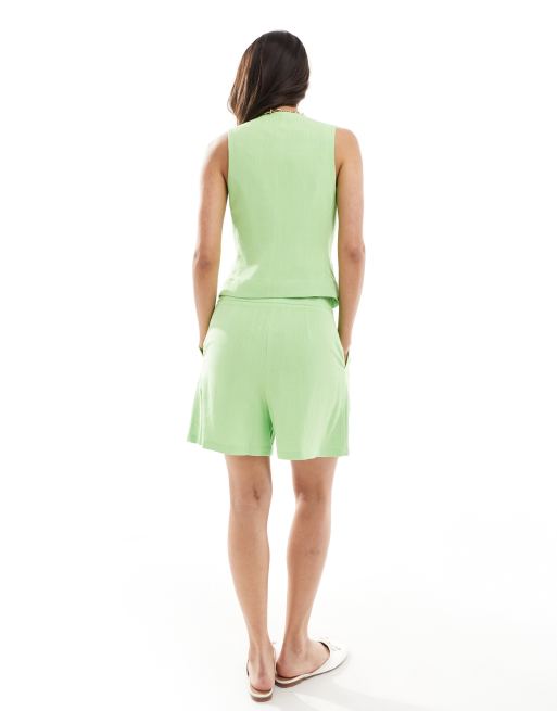 ASOS DESIGN tailored linen pleated shorts in lime green, 3 of 5