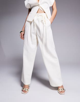 ASOS DESIGN - Pantalon habillé d'ensemble en lin avec taille croisée à liens - Ivoire