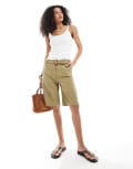 [ASOS DESIGN] ASOS DESIGN tailored longline belted jorts with linen in khaki-Green 18 Khaki