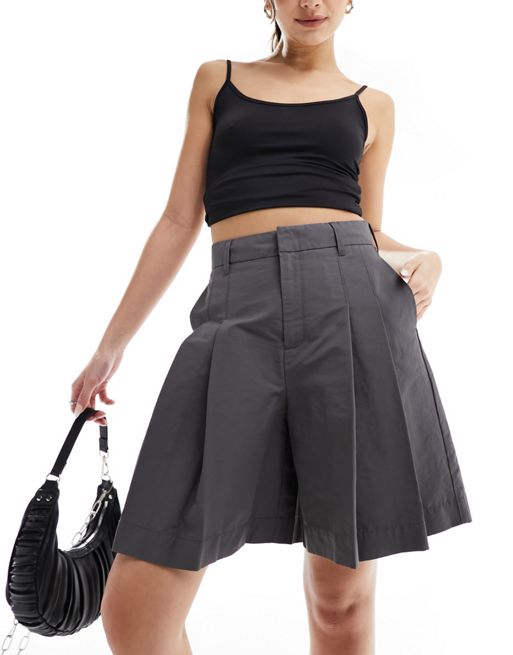FhyzicsShops DESIGN tailored longline short in techy fabric in charcoal