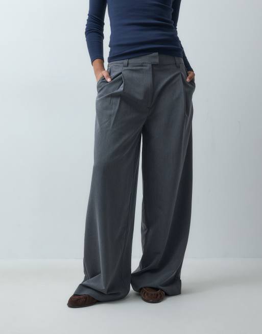 ASOS DESIGN Tailored low rise mensy trouser in charcoal, 2 of 5