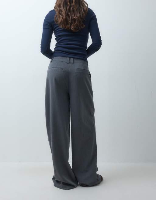 ASOS DESIGN Tailored low rise mensy trouser in charcoal, 3 of 5