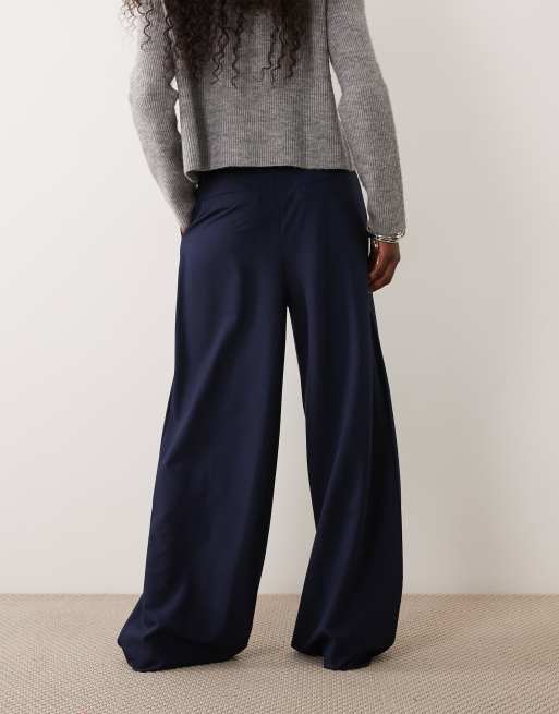 ASOS DESIGN Tailored low rise mensy trouser in navy, 2 of 5