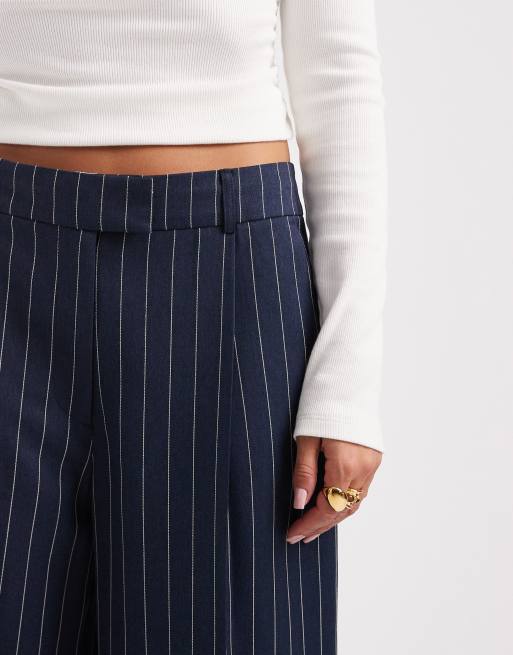 ASOS DESIGN tailored low rise wide leg mansy pants in navy pinstripe , 4 of 5