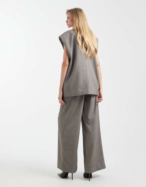 ASOS DESIGN tailored low rise wide leg pants in brown, 4 of 5