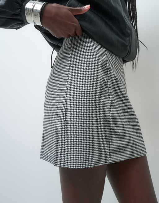 ASOS DESIGN Tailored mini tulip skirt in mono dogtooth, 3 of 5