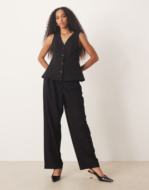 ASOS DESIGN tailored moulded waistcoat in black - view 2