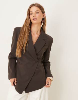 ASOS DESIGN tailored nipped waist blazer with cut away hem in chocolate-Brown