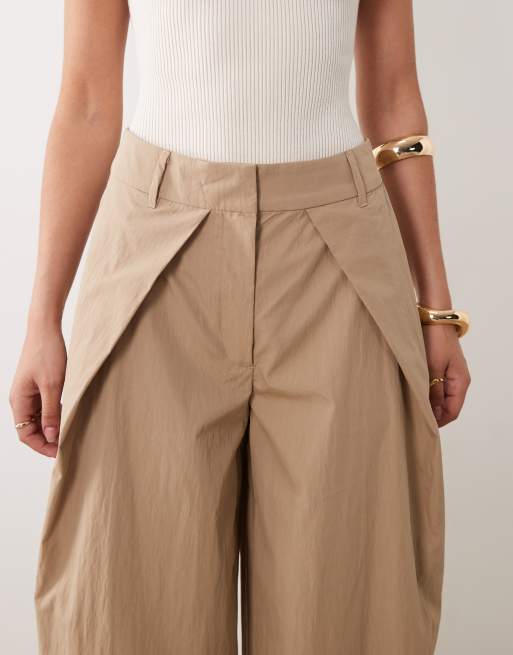 ASOS DESIGN Tailored pleat front detail wide leg trouser in sponge green, 3 of 5