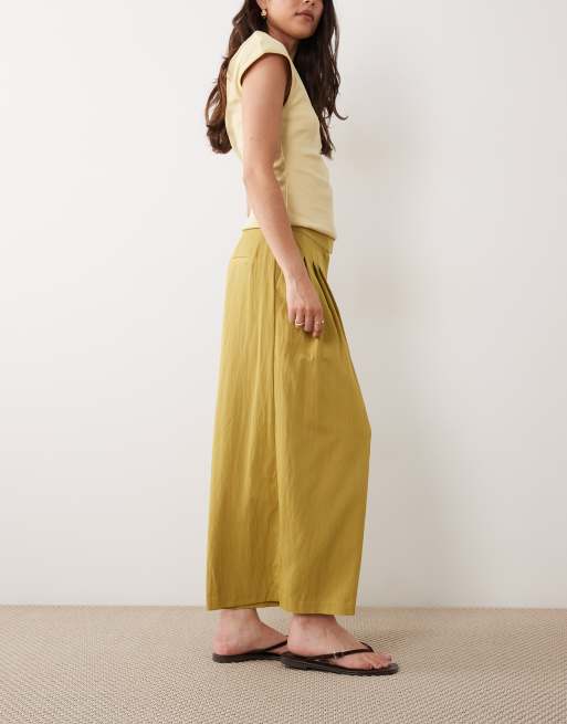ASOS DESIGN Tailored pleated floaty culotte in gold, 2 of 5