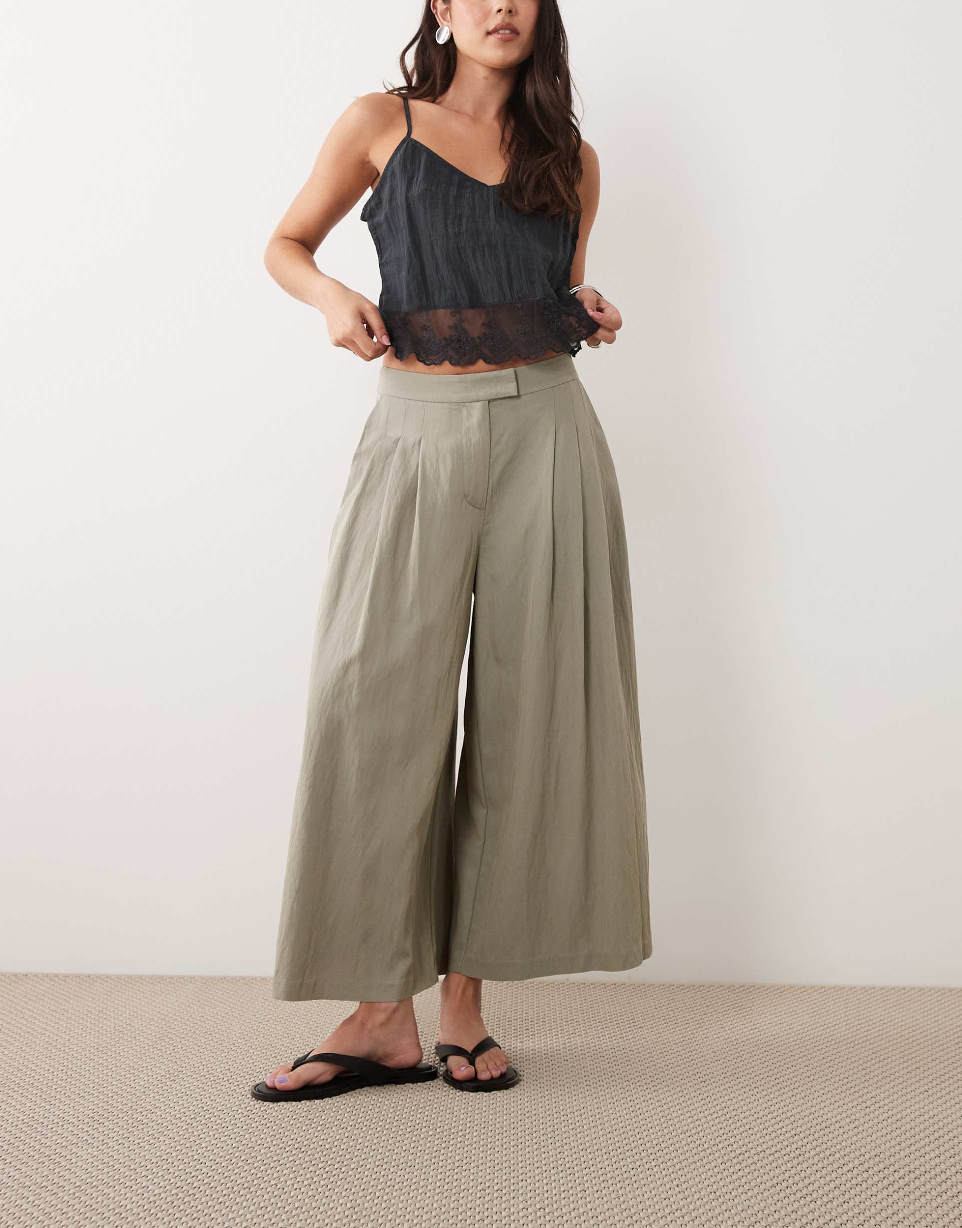asos design tailored pleated floaty culotte pants in sage