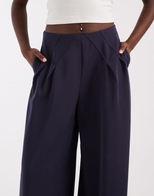 ASOS DESIGN tailored pleated waist wide leg trousers in navy, 4 of 5