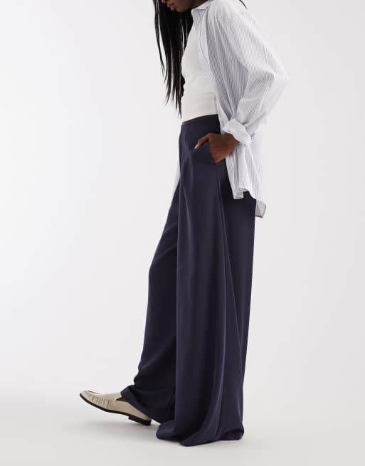 ASOS DESIGN tailored pleated waist wide leg trousers in navy, 5 of 5