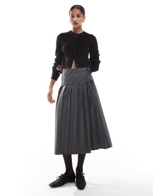 tailored pleated wrap midi skirt in gray check-Multi