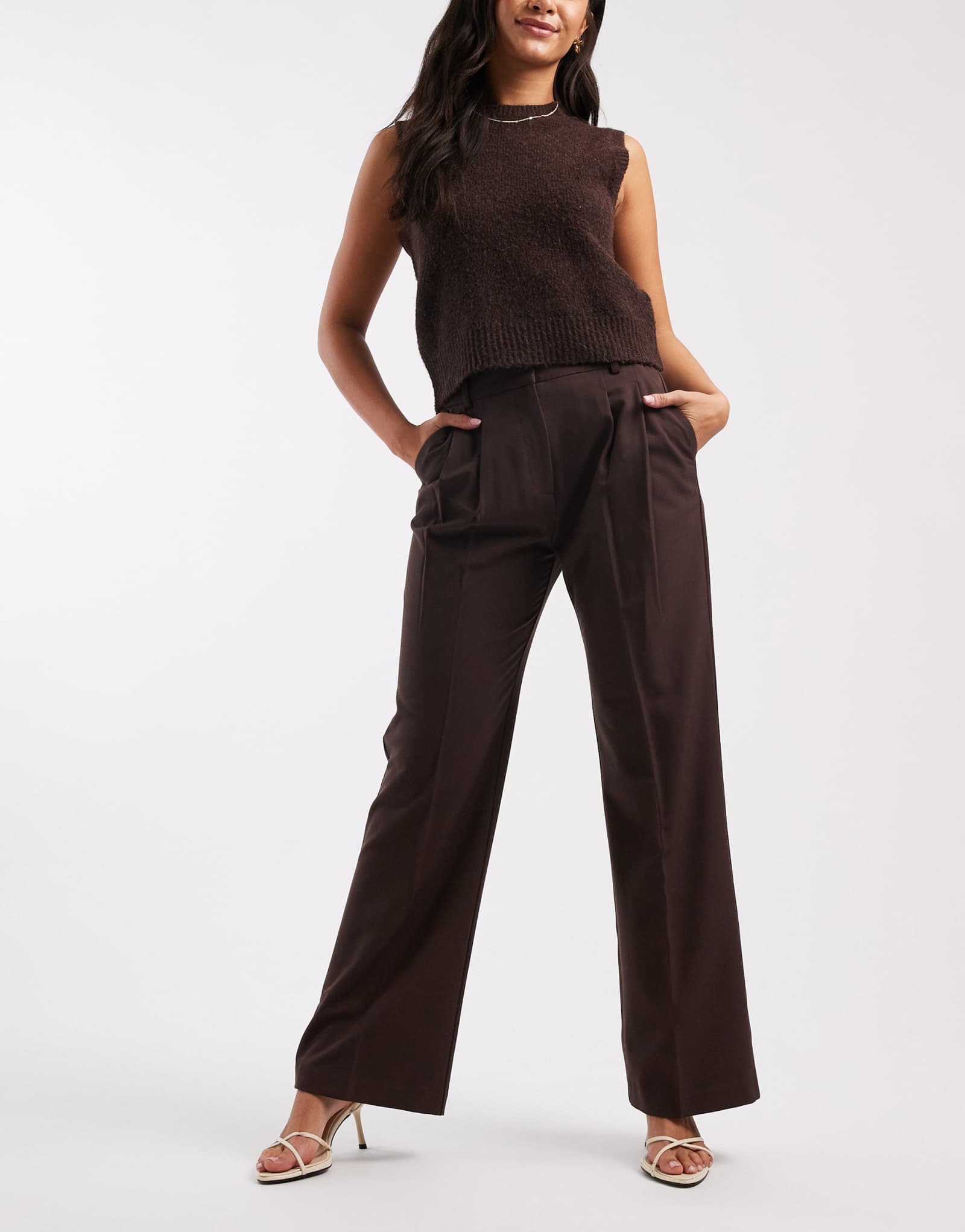 Непринужденные расклешенные брюки шоколадного цвета от ASOS DESIGN, сшитые на заказ