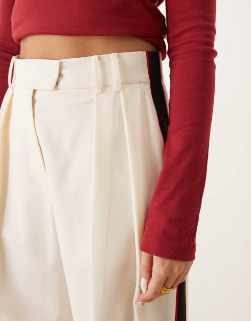 ASOS DESIGN tailored relaxed pants with contrast piping in off white, 5 of 5