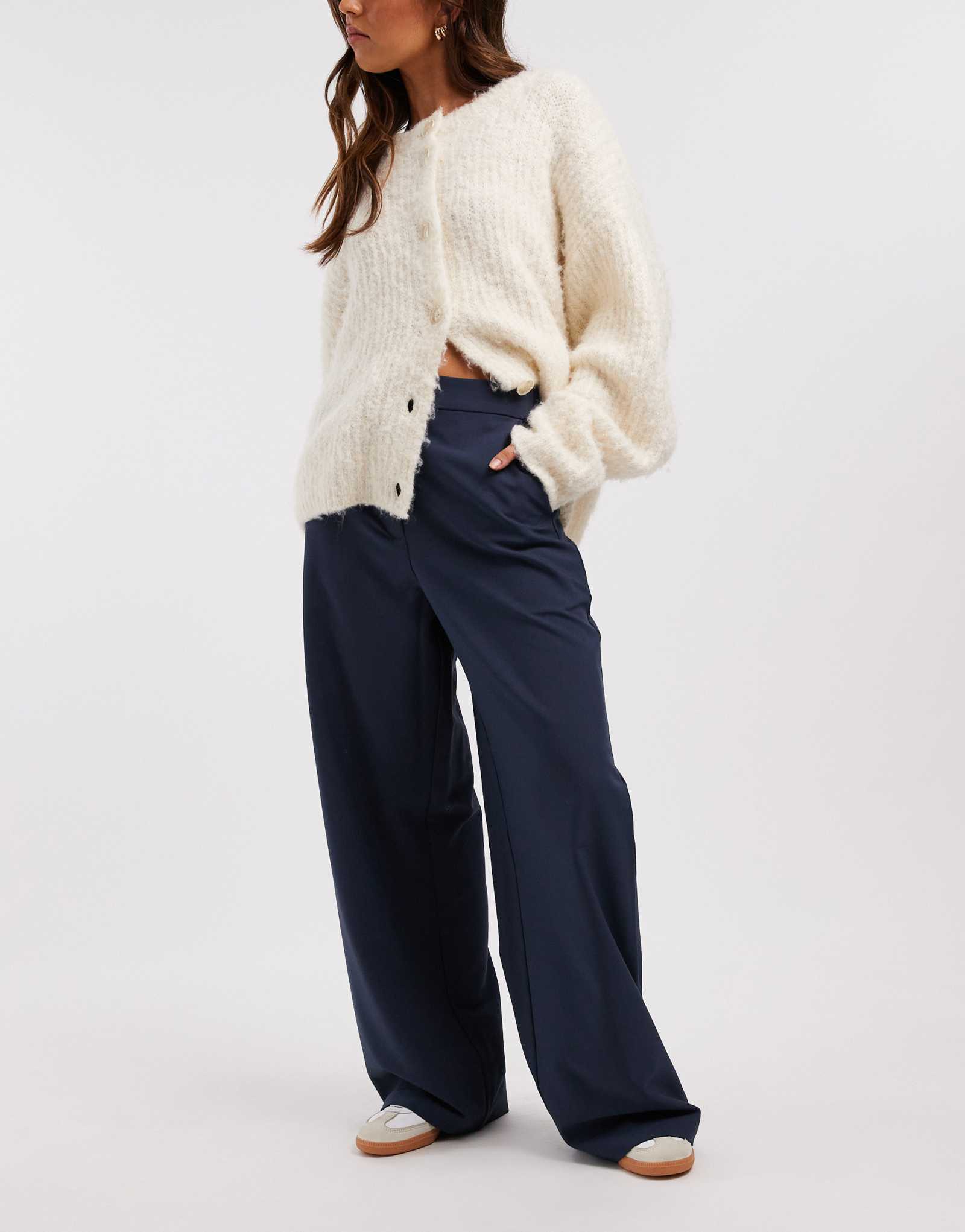 Брюки прямого кроя от ASOS DESIGN свободного кроя темно-синего цвета