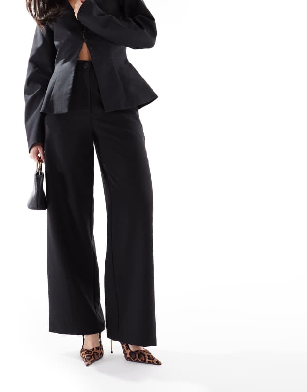 ASOS DESIGN tailored relaxed straight leg trousers in black