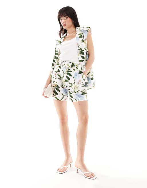 ASOS DESIGN tailored shorts with linen look in floral print