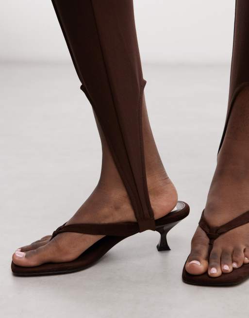 ASOS DESIGN tailored skinny stirrup leggings in chocolate, 4 of 5