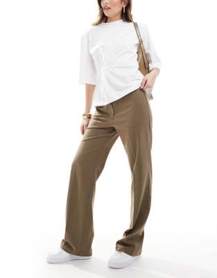 tailored slim straight leg pants in olive-Green