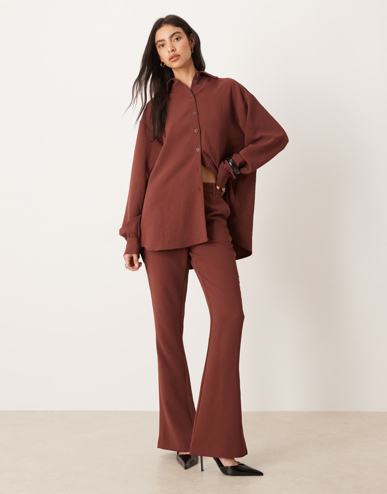 Облегающие брюки-клеш от ASOS DESIGN каштанового цвета - часть комплекта 