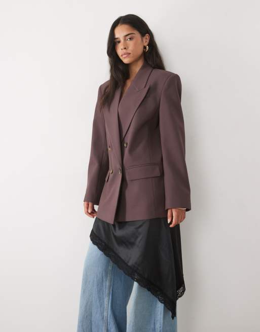 ASOS DESIGN tailored strong shoulder double-breasted blazer in raisin, 4 of 4