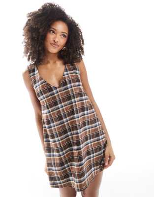 tailored v neck pinafore dress in plaid-Multi