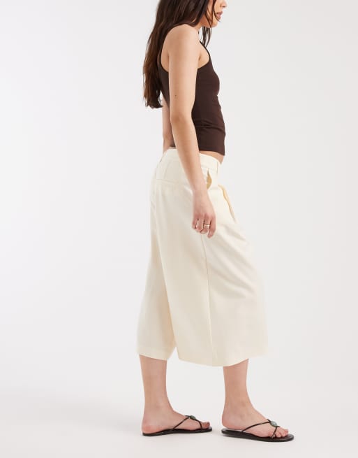 ASOS DESIGN tailored wide bermuda culottes in cream, 2 of 5