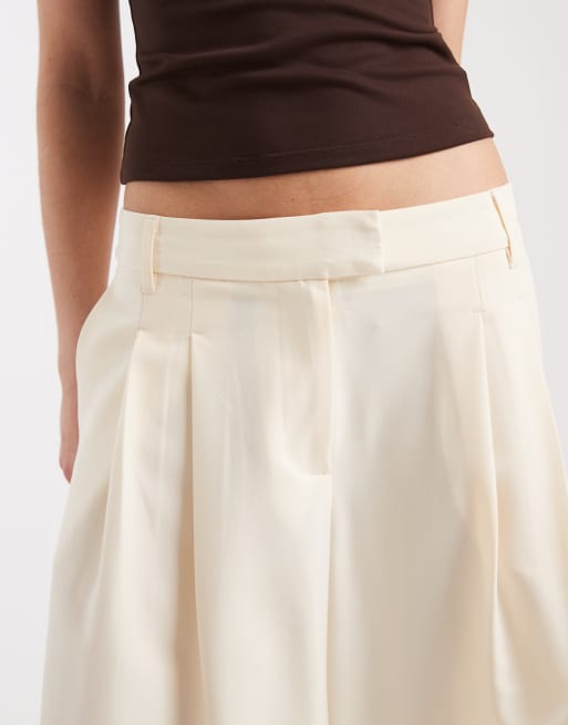 ASOS DESIGN tailored wide bermuda culottes in cream, 3 of 5