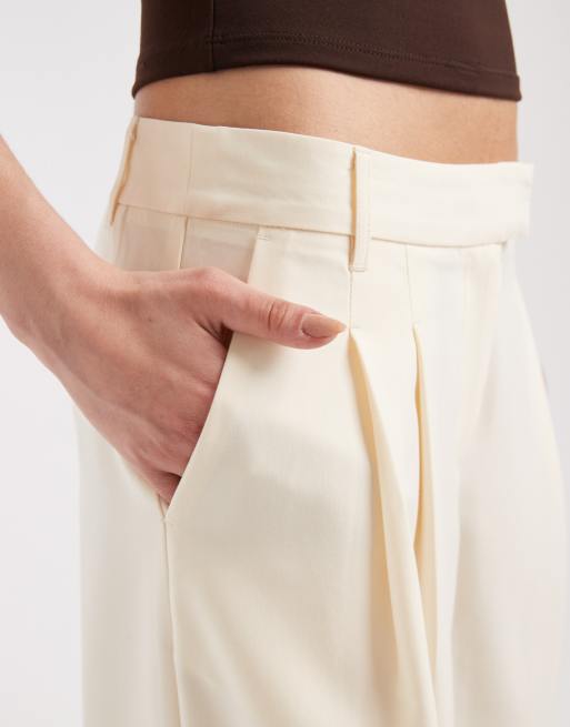 ASOS DESIGN tailored wide bermuda culottes in cream, 4 of 5