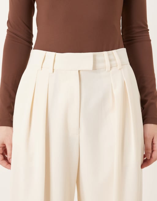 ASOS DESIGN tailored wide leg pants with pleat detail in cream, 4 of 5