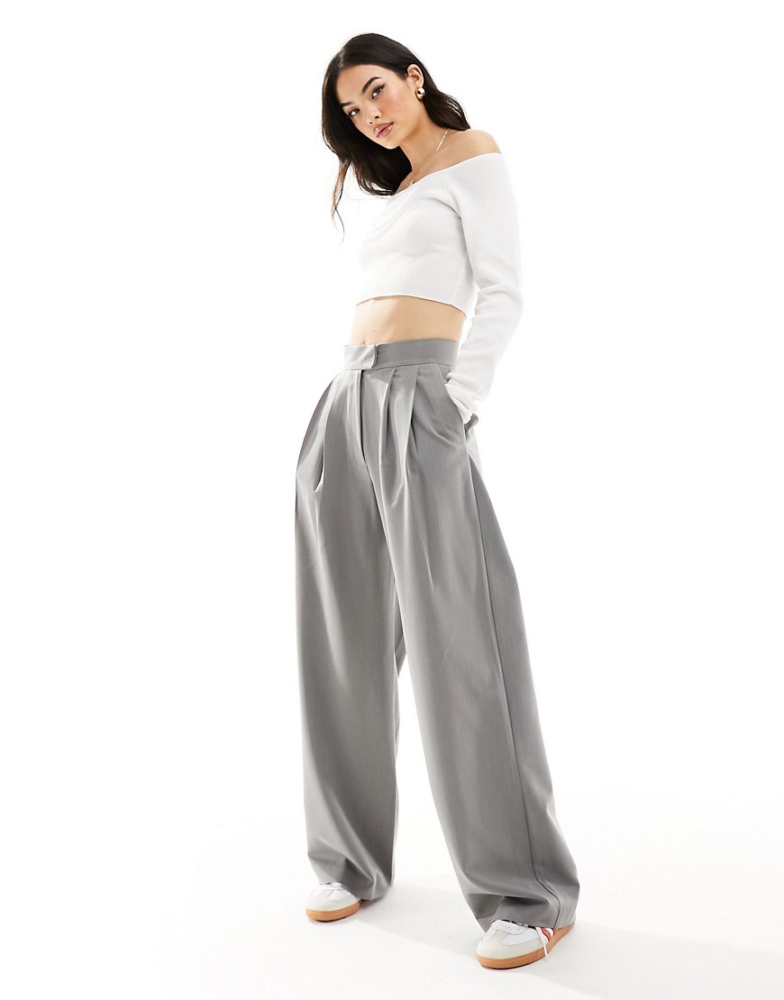 tailored wide leg pants with pleat detail in gray